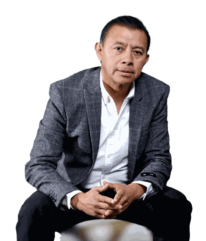Alex 'El Genio' Lucas sentado